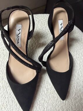 ANNA New York Black Pointed-Toe Crisscross Strap Heels